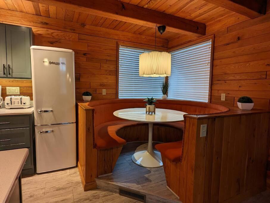 Base Camp Villa Cortland Екстериор снимка